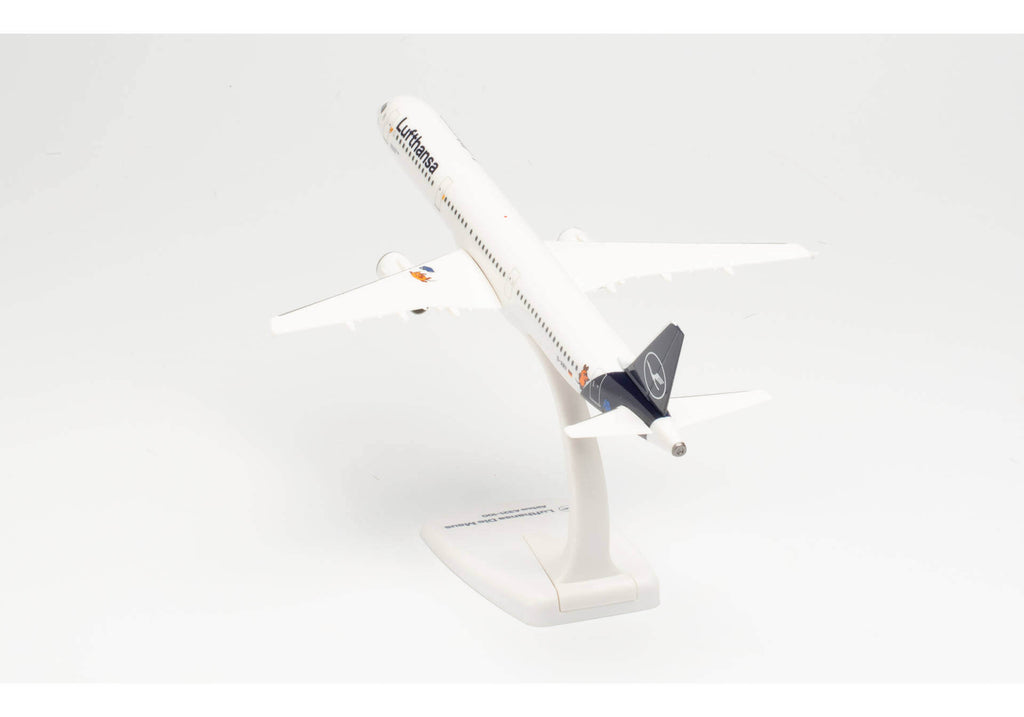 Airbus A321 Lufthansa "Die Maus" Plane Model with Stand – 1/200 Scale 2