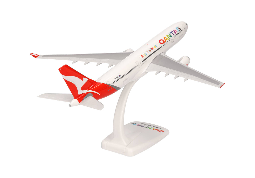 Airbus A330-200 Qantas Plane Model with Stand – 1/200 Scale 2
