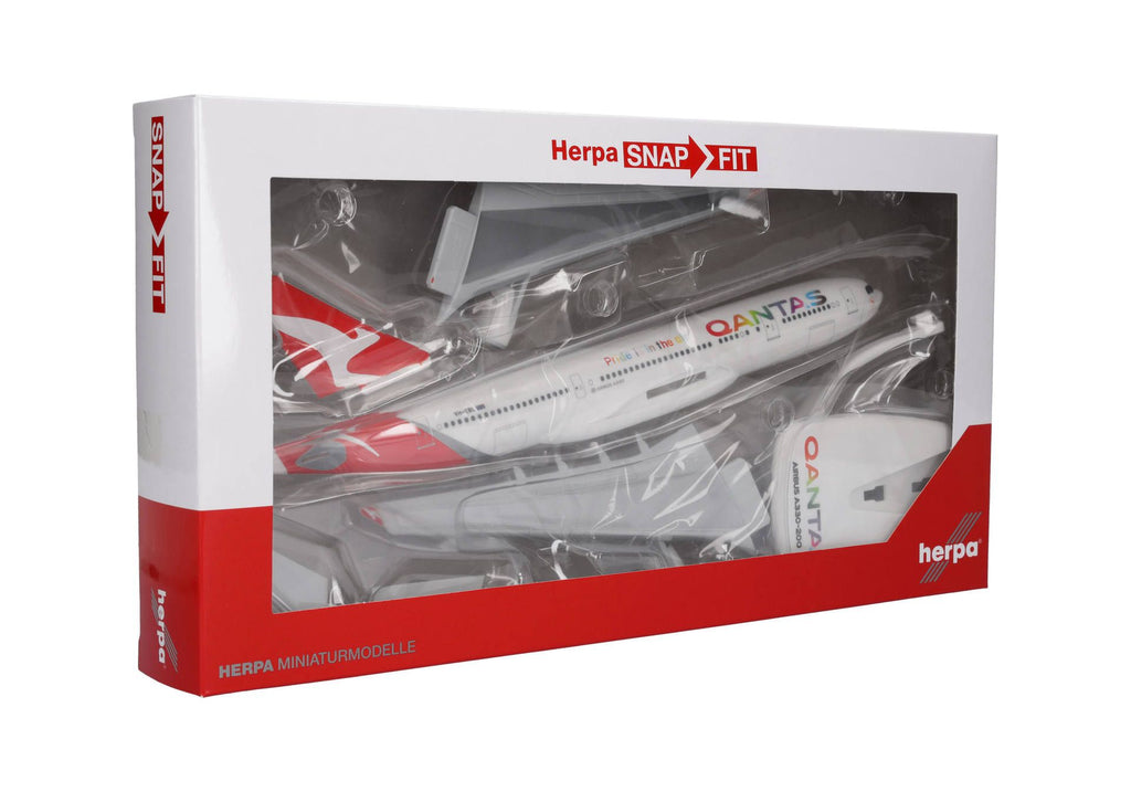 Airbus A330-200 Qantas Plane Model with Stand – 1/200 Scale 4
