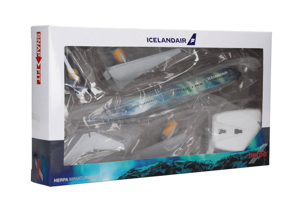 Boeing 757-200 Icelandair Plane Model with Stand – 1/200 Scale 610735_5
